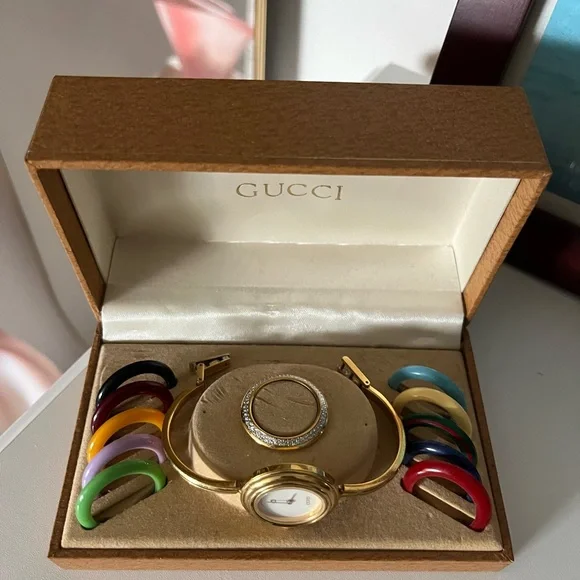 Gucci Gold Bezel Watch With All Bezels - Picture 9 of 9